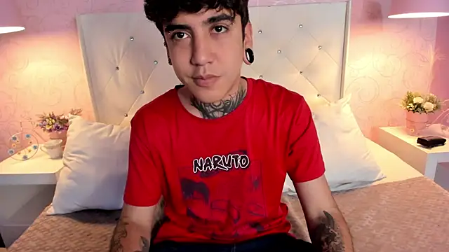 Snapshot of SantiOlsen chatting on November 26, 2025, 12:06 pm SantiOlsen online show from November 26, 2025, 12:06 pm