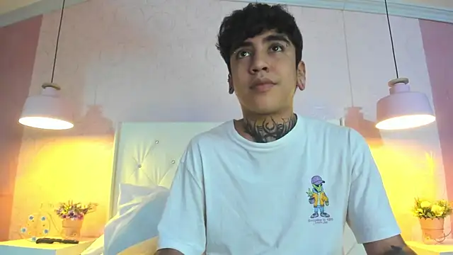 Snapshot of SantiOlsen chatting on November 27, 2025, 12:18 pm SantiOlsen online show from November 27, 2025, 12:18 pm