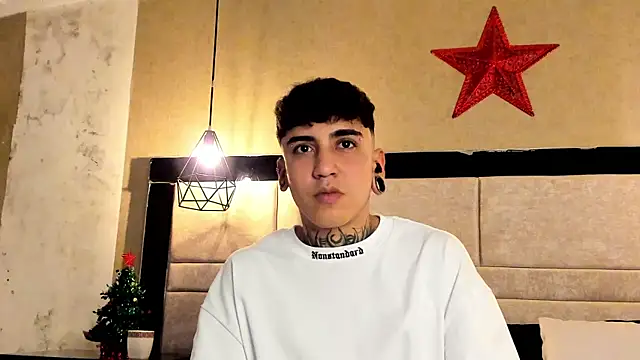 Snapshot of SantiOlsen chatting on November 29, 2025, 2:58 am SantiOlsen online show from November 29, 2025, 2:58 am