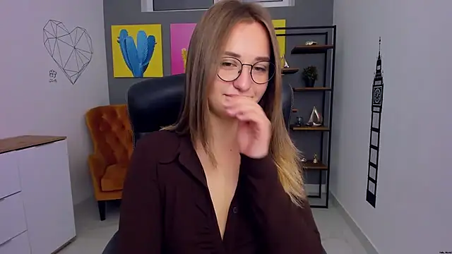 Snapshot of HazelWhityy chatting on May 26, 2026, 6:09 am HazelWhityy online show from May 26, 2026, 6:09 am