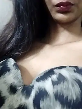 Snapshot of Aaliya_BigBoobs_1 chatting on October 28, 2025, 9:46 am Aaliya BigBoobs 1 online show from October 28, 2025, 9:46 am