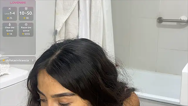 julia mendes online show from November 29, 2025, 3:53 am