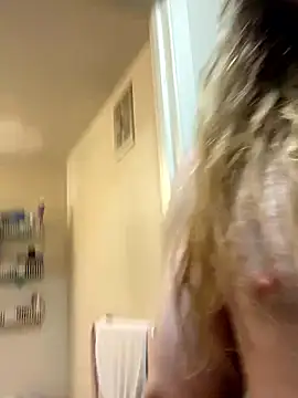 Snapshot of LSDsexslave chatting on April 5, 2026, 10:40 pm LSDsexslave online show from April 5, 2026, 10:40 pm