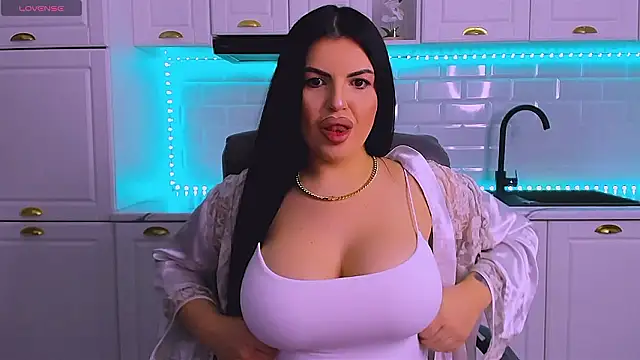 Snapshot of RheaLynn chatting on March 3, 2026, 10:04 pm RheaLynn online show from March 3, 2026, 10:04 pm