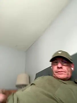 Kneetoe2025 online show from December 18, 2025, 6:58 pm