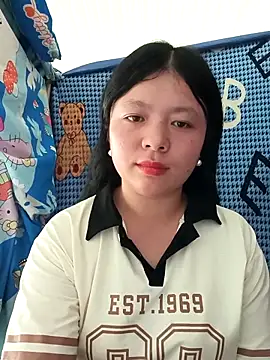 lisa-bae00 online show from April 13, 2026, 2:28 am