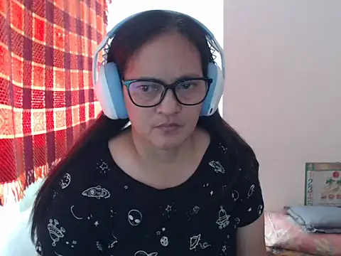 Kinkybela2025 online show from May 6, 2026, 12:52 am