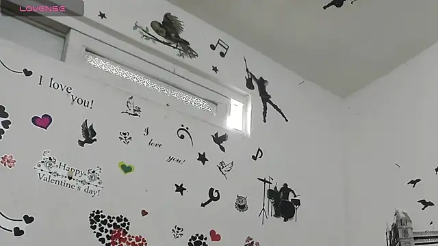 YAILIN 04 online show from February 18, 2026, 7:43 pm