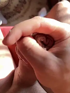 iCum uCum online show from April 9, 2026, 6:13 am