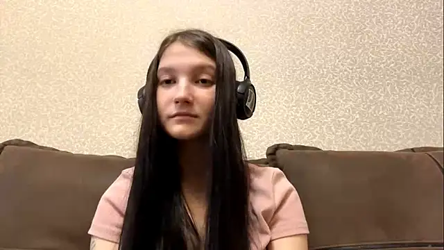 auroracus online show from October 24, 2025, 7:49 am