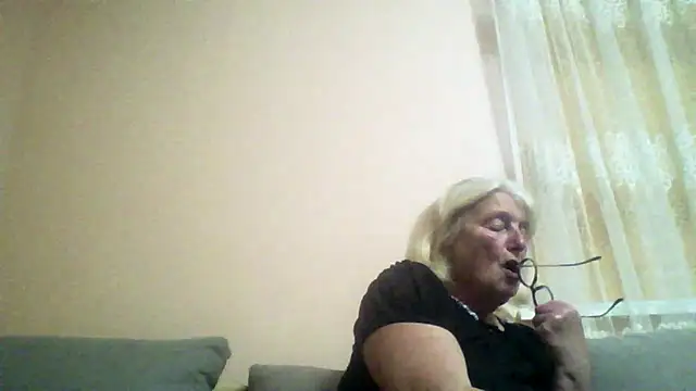 AmyLove353 online show from June 17, 2026, 8:21 pm