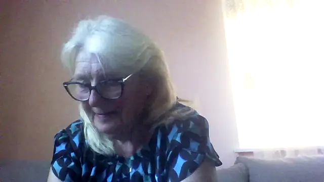 AmyLove353 online show from June 19, 2026, 3:33 am