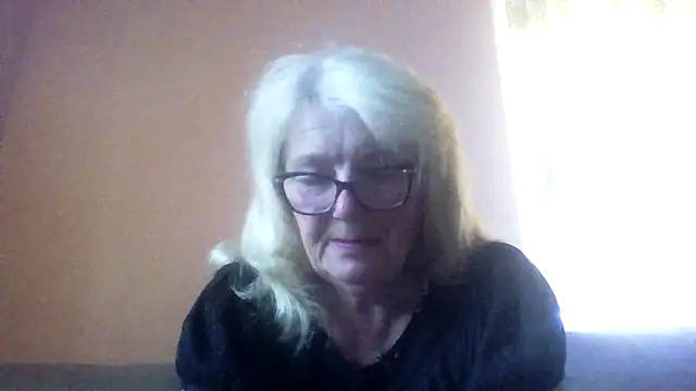 AmyLove353 online show from June 29, 2026, 3:35 am