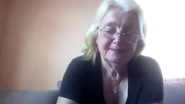 AmyLove353 online show from July 15, 2026, 4:40 am