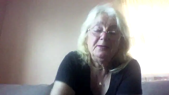 AmyLove353 online show from July 28, 2026, 4:08 am