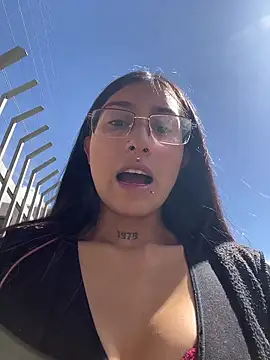 Violeet-Smith online show from November 27, 2025, 3:03 pm