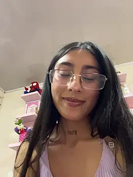 Violeet-Smith online show from November 28, 2025, 11:07 pm