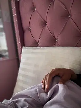 Violeet-Smith online show from April 19, 2026, 6:10 pm