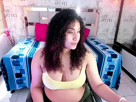 ROZZE MILA online show from November 7, 2025, 1:11 pm