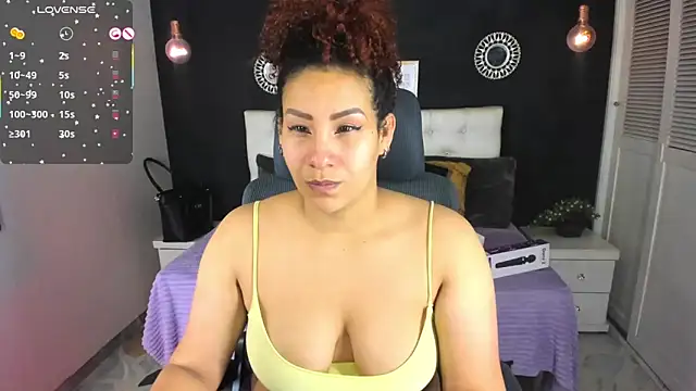 ROZZE MILA online show from April 20, 2026, 1:14 pm