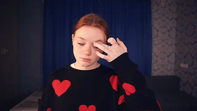 KarlynGow online show from November 11, 2025, 6:24 am