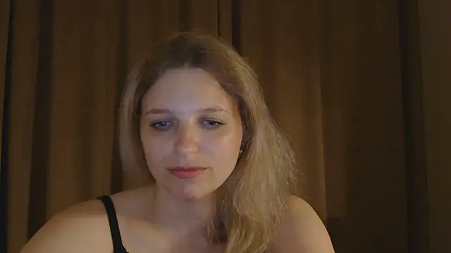 Snapshot of ElisSky301 chatting on May 22, 2026, 8:14 pm ElisSky301 online show from May 22, 2026, 8:14 pm