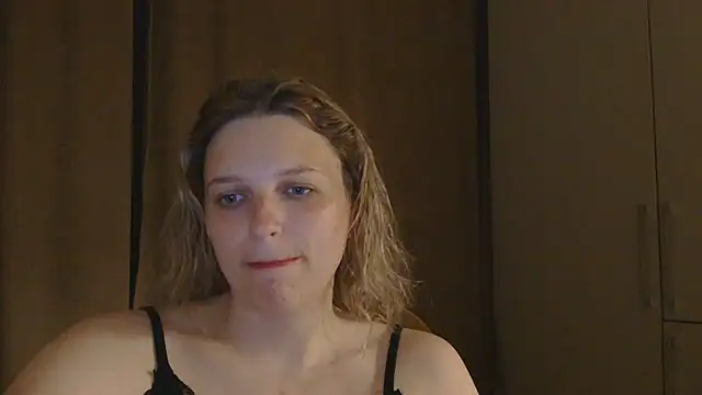Snapshot of ElisSky301 chatting on May 27, 2026, 8:06 pm ElisSky301 online show from May 27, 2026, 8:06 pm