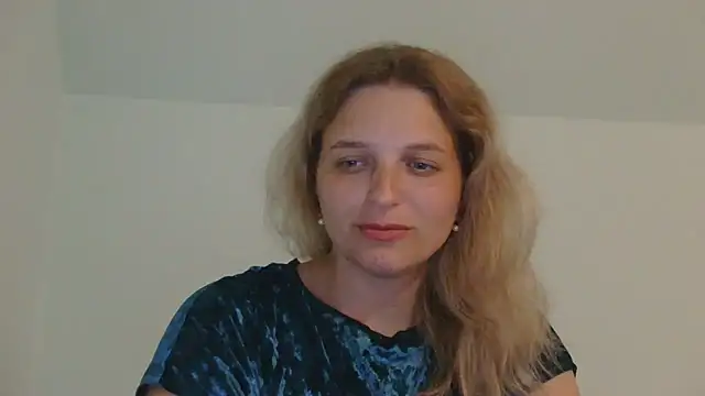 Snapshot of ElisSky301 chatting on June 1, 2026, 9:05 pm ElisSky301 online show from June 1, 2026, 9:05 pm