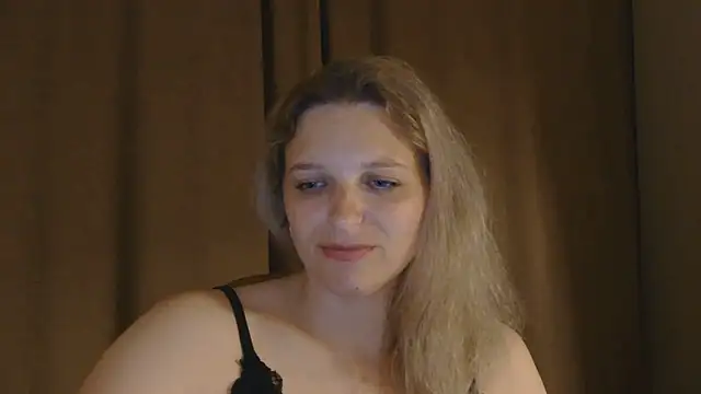 Snapshot of ElisSky301 chatting on June 6, 2026, 8:24 pm ElisSky301 online show from June 6, 2026, 8:24 pm