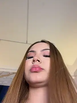 Beella1  online show from May 11, 2026, 4:04 pm
