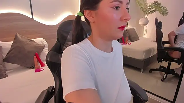 mia collins96 online show from October 26, 2025, 3:12 am