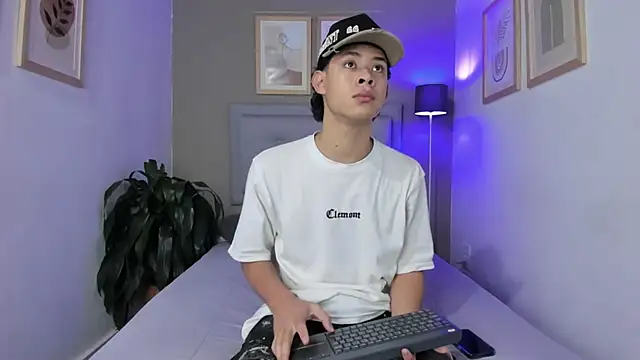 ApoloRicci online show from October 29, 2025, 7:26 pm