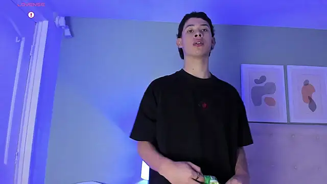 ApoloRicci online show from February 19, 2026, 7:54 pm