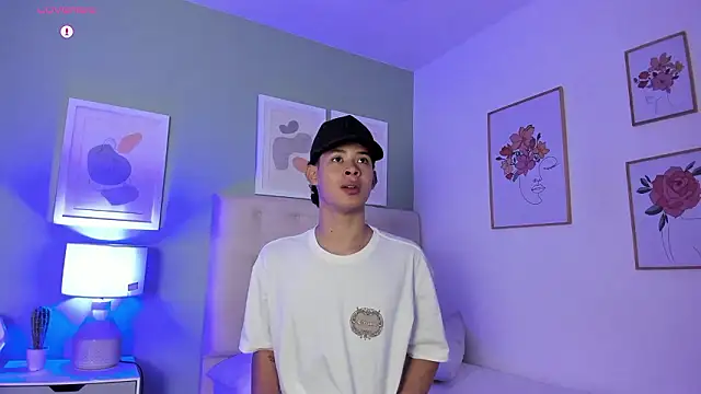 ApoloRicci online show from March 3, 2026, 7:42 pm