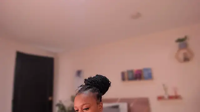 Snapshot of YariRose chatting on February 2, 2026, 2:27 pm YariRose online show from February 2, 2026, 2:27 pm