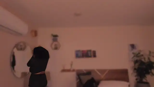 Snapshot of YariRose chatting on February 12, 2026, 2:01 pm YariRose online show from February 12, 2026, 2:01 pm