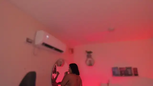 Snapshot of YariRose chatting on February 14, 2026, 1:30 pm YariRose online show from February 14, 2026, 1:30 pm