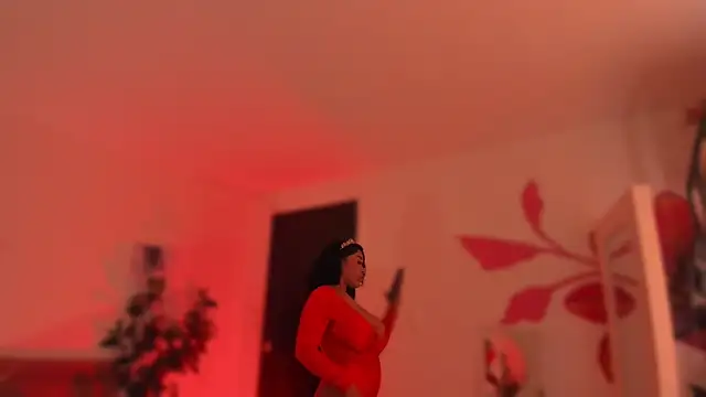 Snapshot of YariRose chatting on February 15, 2026, 2:25 pm YariRose online show from February 15, 2026, 2:25 pm