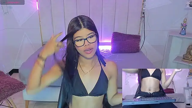 Snapshot of Sidney_Brownn chatting on October 31, 2025, 11:06 pm Sidney Brownn online show from October 31, 2025, 11:06 pm