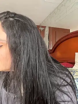 Selena Roa online show from May 25, 2026, 9:10 pm