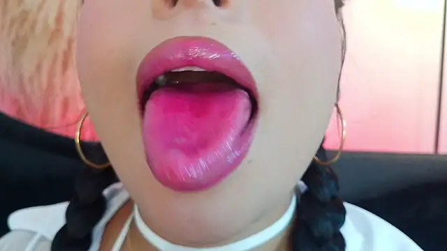 mia roux1 online show from March 28, 2026, 10:09 pm