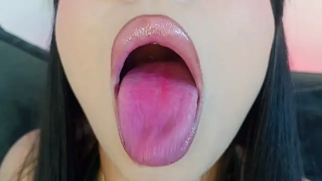 Snapshot of mia_roux1 chatting on April 24, 2026, 11:29 pm mia roux1 online show from April 24, 2026, 11:29 pm