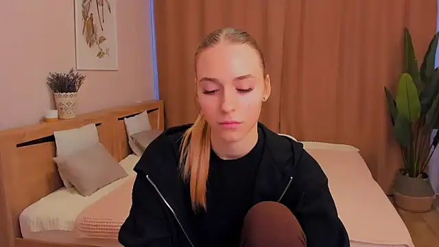 sassy cutie online show from February 18, 2026, 2:24 pm