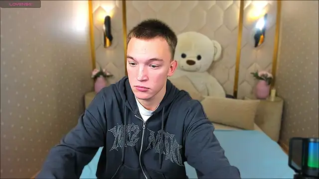 Derek Banville online show from October 30, 2025, 12:17 pm