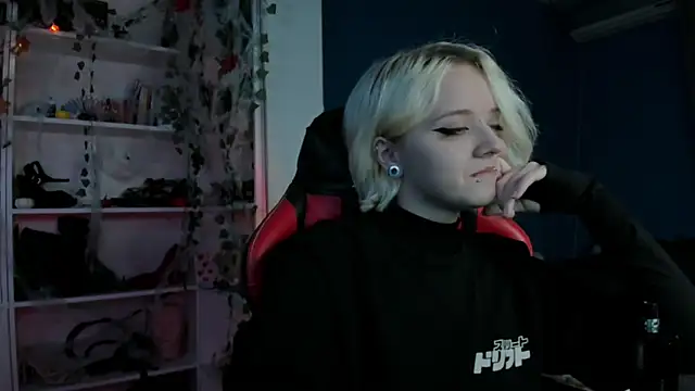 Snapshot of Holy_Mistress_S chatting on October 29, 2025, 10:28 am Holy Mistress S online show from October 29, 2025, 10:28 am