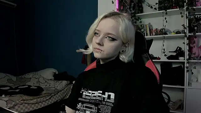 Holy Mistress S online show from November 7, 2025, 10:26 am