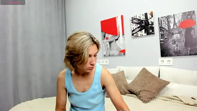 Snapshot of Tenderly_Sophie chatting on July 15, 2026, 1:11 am Tenderly Sophie online show from July 15, 2026, 1:11 am