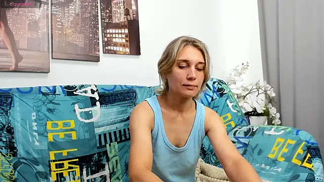 Snapshot of Tenderly_Sophie chatting on July 25, 2026, 1:04 am Tenderly Sophie online show from July 25, 2026, 1:04 am