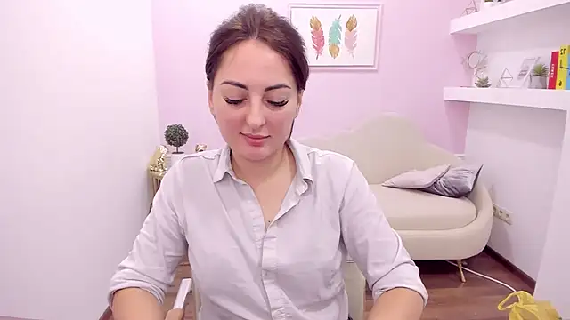 NoraSimons online show from October 28, 2025, 10:30 am