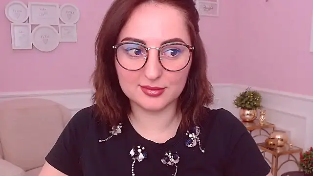 NoraSimons online show from March 18, 2026, 5:21 am